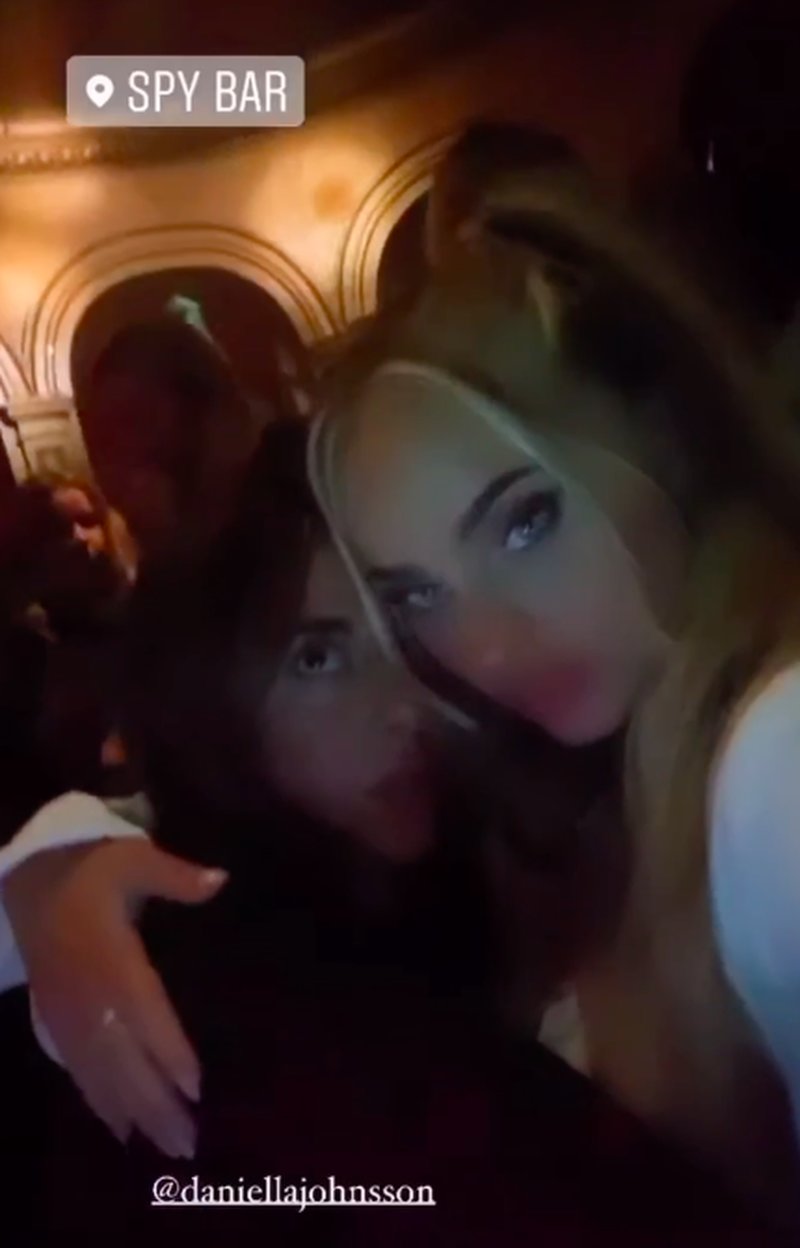 Influencern Alice Stenlöf var en av de som roade sig på ett fullt Spy Bar. Bildkälla: Instagram Influencern Alice Stenlöf var en av de som roade sig på ett fullt Spy Bar. Bildkälla: Instagram